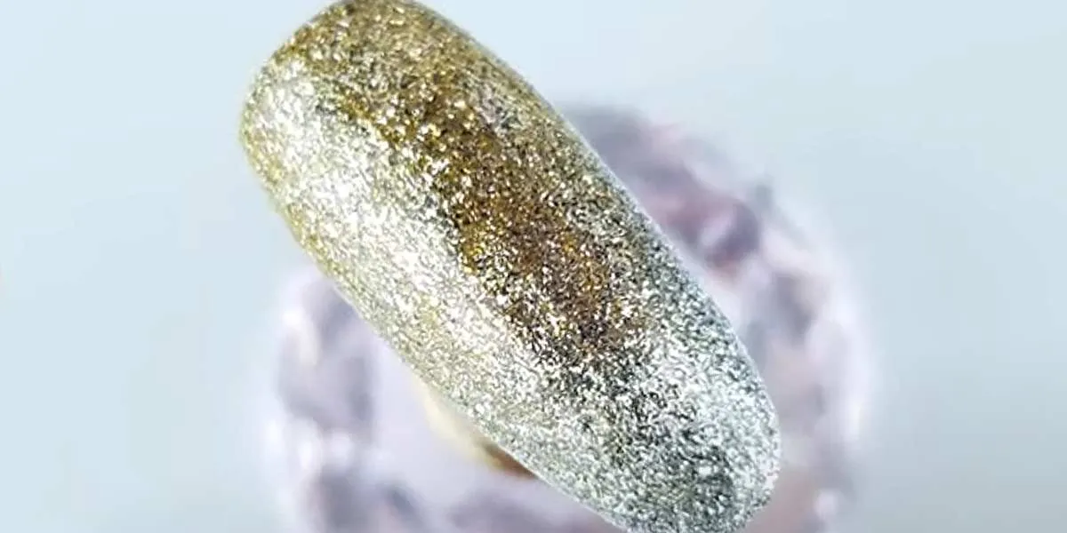 imagen uñas doradas