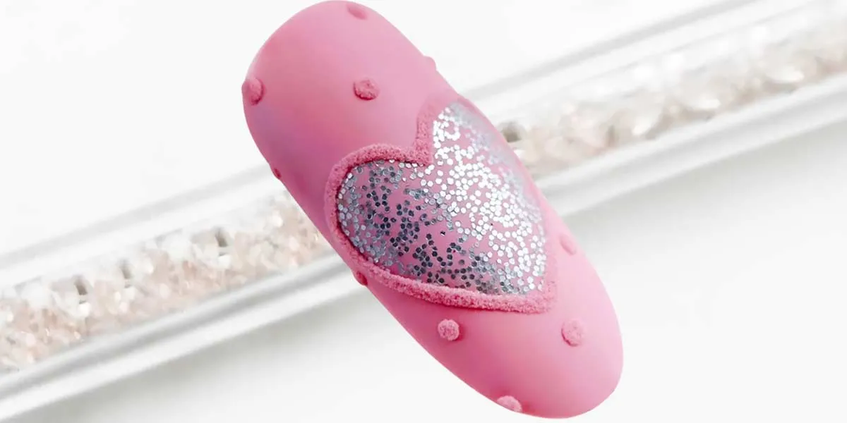 foto uñas san valentin